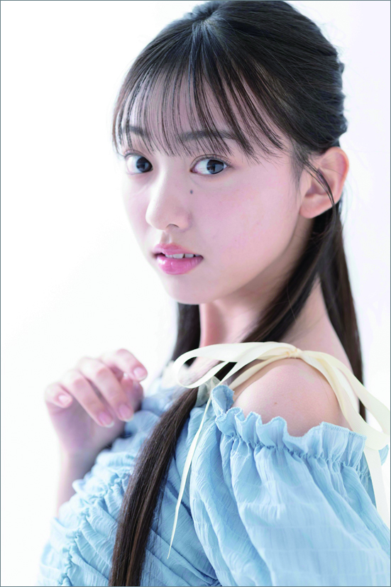 ①卓上 鎌田英怜奈